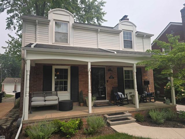 1830 Kenmore Drive, Grosse Pointe Woods, MI 48236