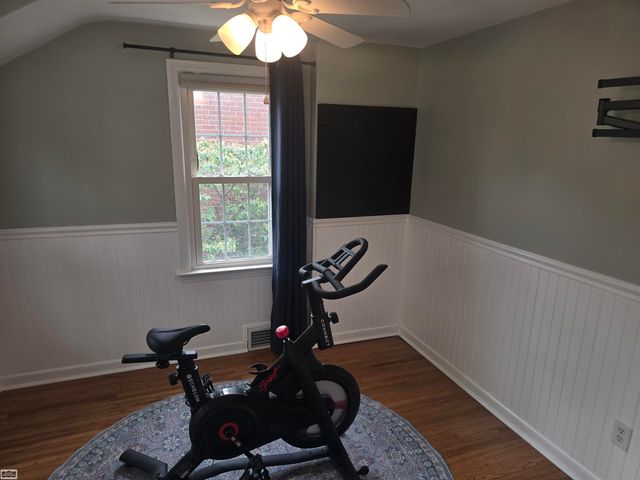 1830 Kenmore Drive, Grosse Pointe Woods, MI 48236
