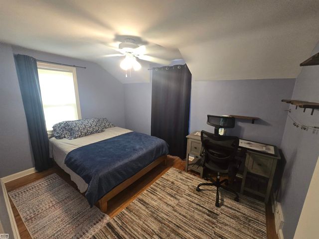 1830 Kenmore Drive, Grosse Pointe Woods, MI 48236