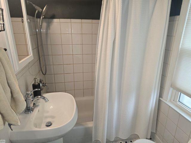1830 Kenmore Drive, Grosse Pointe Woods, MI 48236