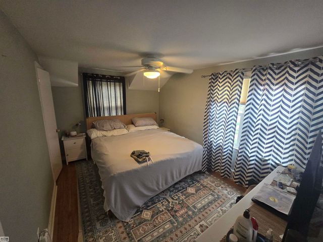 1830 Kenmore Drive, Grosse Pointe Woods, MI 48236