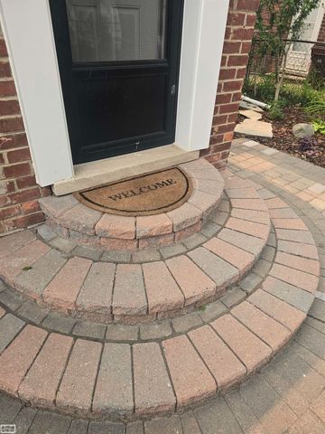 1830 Kenmore Drive, Grosse Pointe Woods, MI 48236