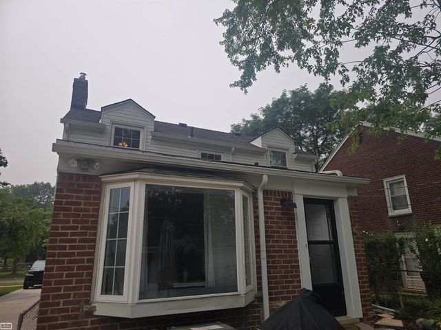 1830 Kenmore Drive, Grosse Pointe Woods, MI 48236