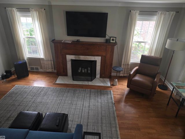1830 Kenmore Drive, Grosse Pointe Woods, MI 48236