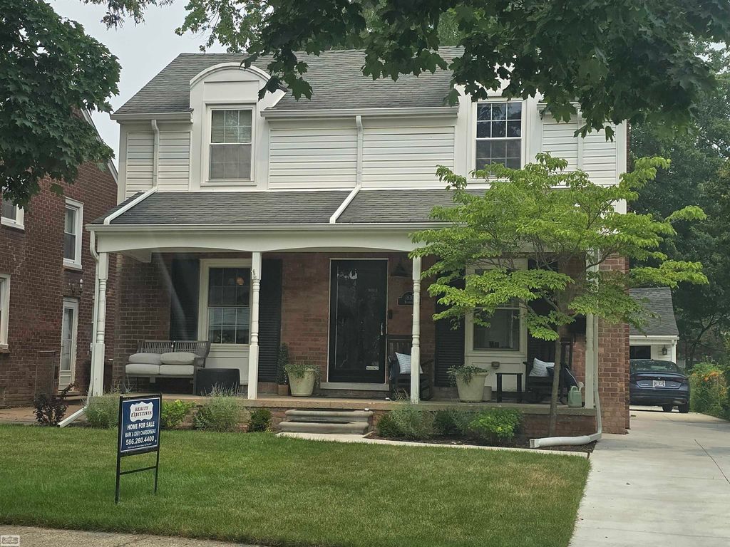 1830 Kenmore Drive, Grosse Pointe Woods, MI 48236
