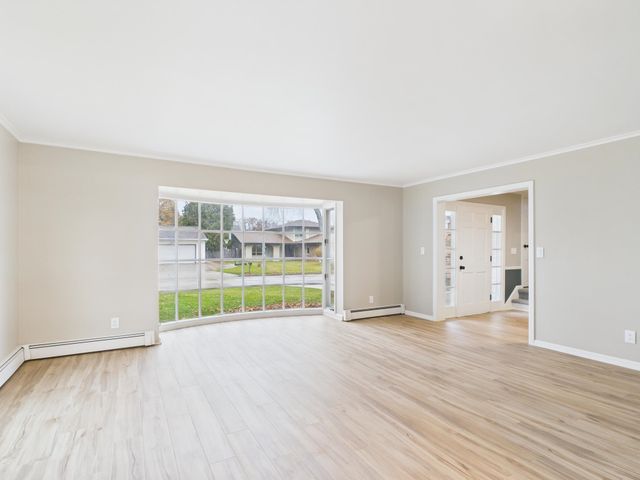 1316 MONTCLAIRE COURT, Appleton, WI 54915