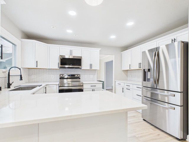 1316 MONTCLAIRE COURT, Appleton, WI 54915