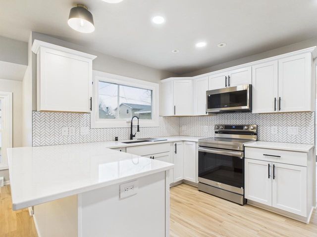 1316 MONTCLAIRE COURT, Appleton, WI 54915