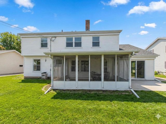 1316 MONTCLAIRE COURT, Appleton, WI 54915