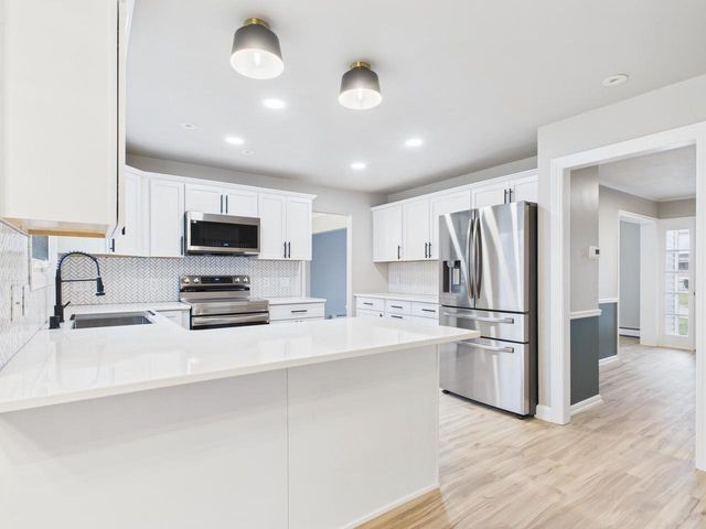 1316 MONTCLAIRE COURT, Appleton, WI 54915