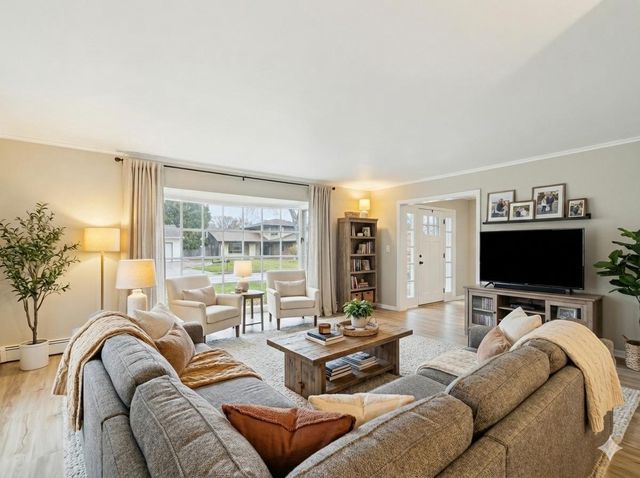 1316 MONTCLAIRE COURT, Appleton, WI 54915