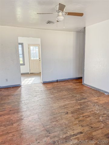 808 B St SE, Ardmore, OK 73401