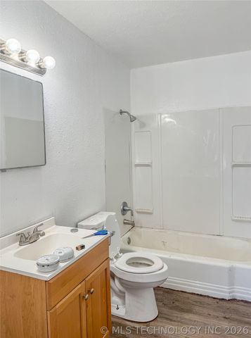 808 B St SE, Ardmore, OK 73401