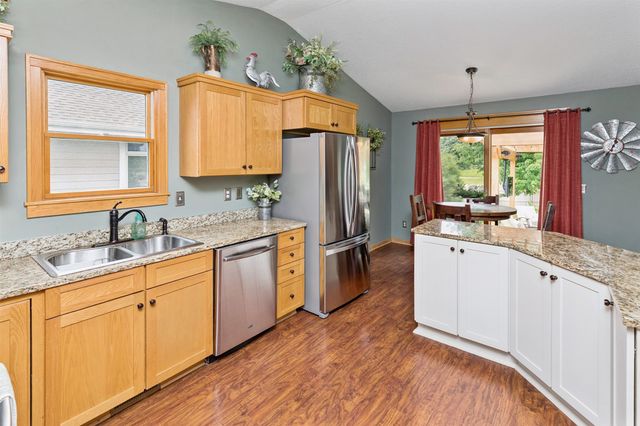 1914 Country Cove Lane, Altoona, IA 50009
