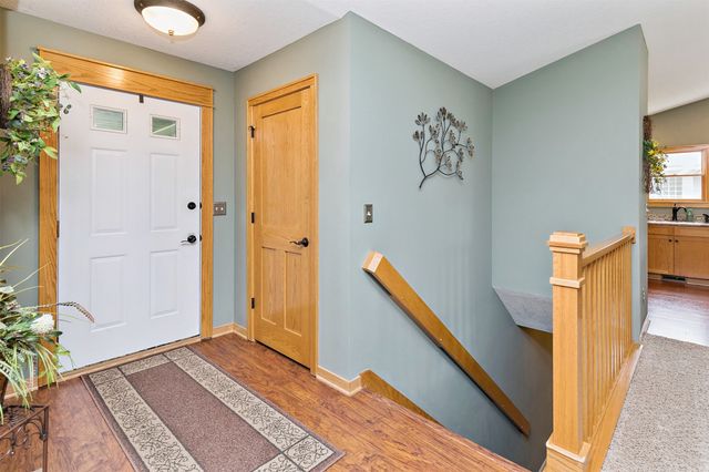 1914 Country Cove Lane, Altoona, IA 50009