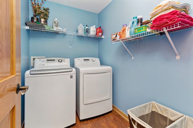 1914 Country Cove Lane, Altoona, IA 50009