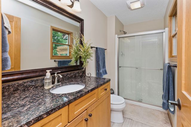 1914 Country Cove Lane, Altoona, IA 50009