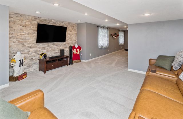 1914 Country Cove Lane, Altoona, IA 50009