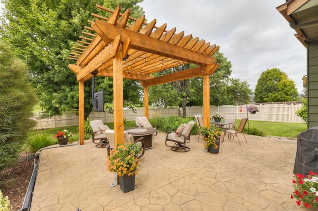 1914 Country Cove Lane, Altoona, IA 50009