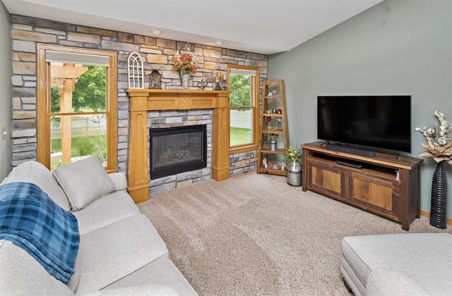 1914 Country Cove Lane, Altoona, IA 50009