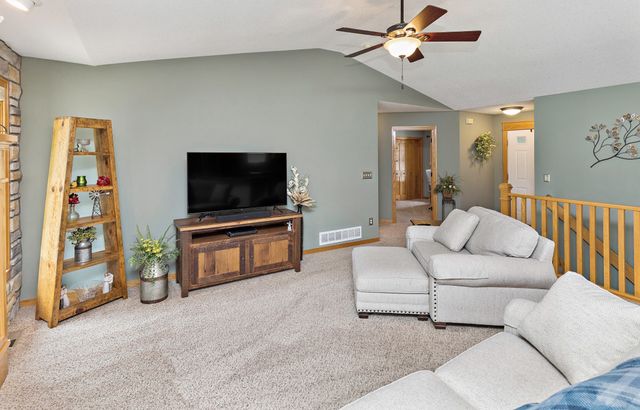 1914 Country Cove Lane, Altoona, IA 50009