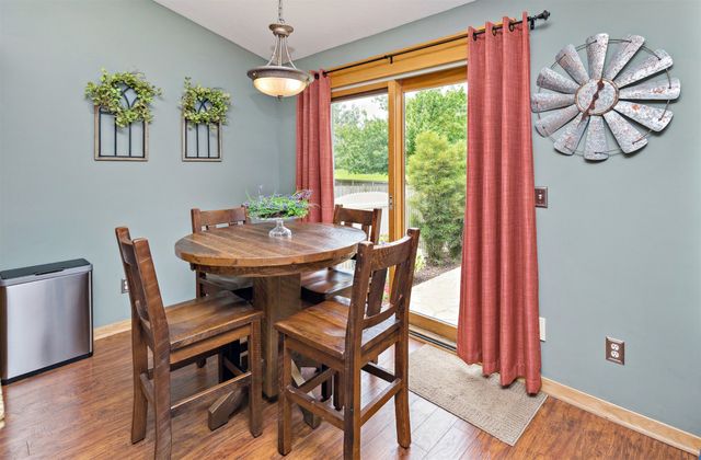 1914 Country Cove Lane, Altoona, IA 50009