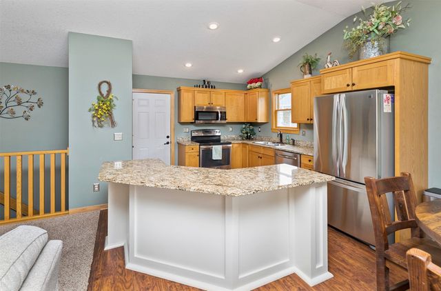 1914 Country Cove Lane, Altoona, IA 50009