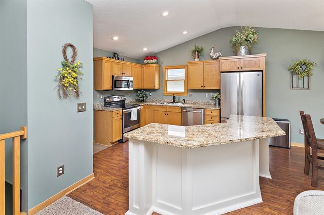 1914 Country Cove Lane, Altoona, IA 50009