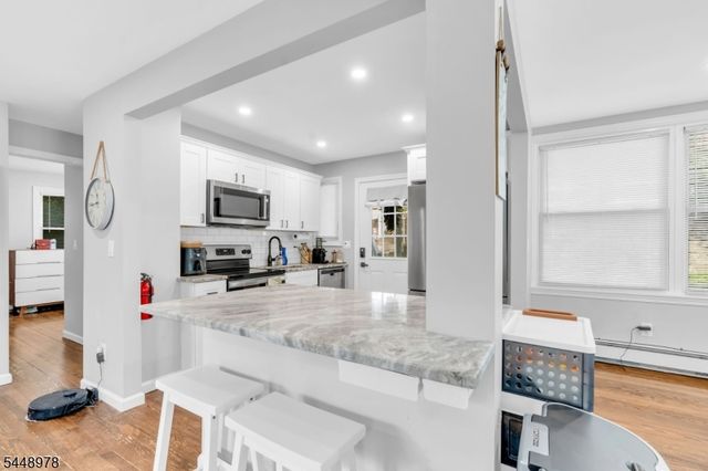 69 Roosevelt Ave, Jefferson Twp., NJ 07438