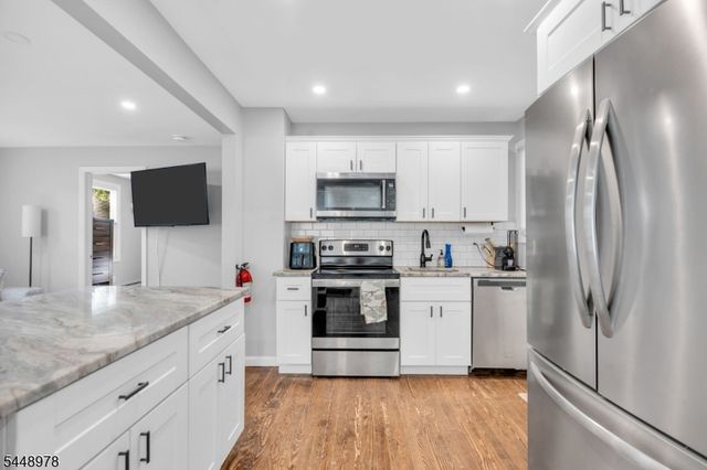 69 Roosevelt Ave, Jefferson Twp., NJ 07438