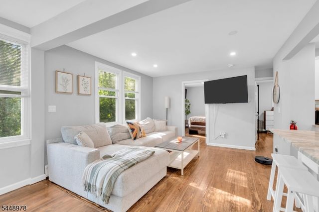 69 Roosevelt Ave, Jefferson Twp., NJ 07438