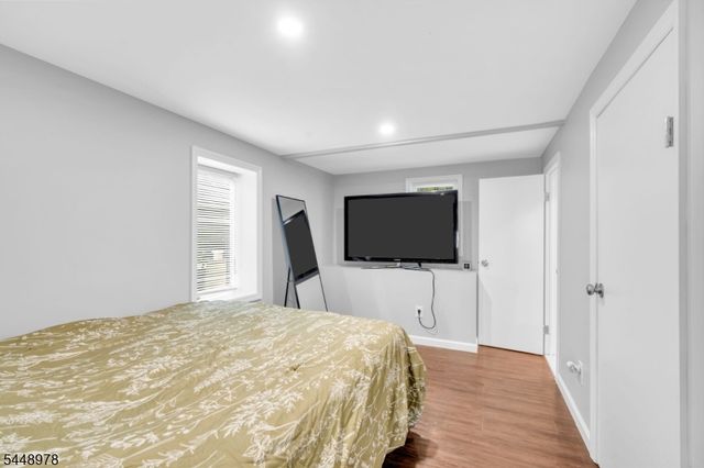 69 Roosevelt Ave, Jefferson Twp., NJ 07438