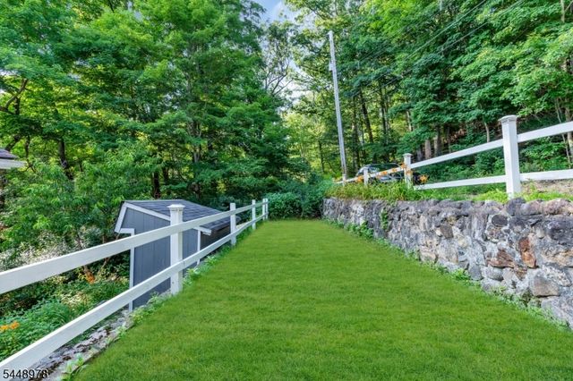 69 Roosevelt Ave, Jefferson Twp., NJ 07438