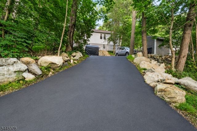 69 Roosevelt Ave, Jefferson Twp., NJ 07438