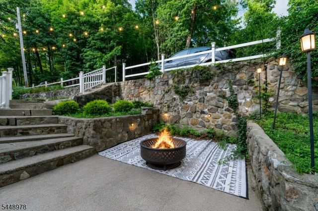 69 Roosevelt Ave, Jefferson Twp., NJ 07438