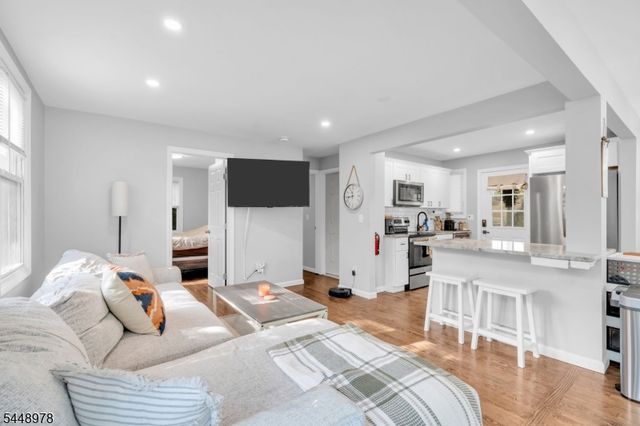 69 Roosevelt Ave, Jefferson Twp., NJ 07438