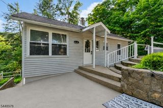 69 Roosevelt Ave, Jefferson Twp., NJ 07438