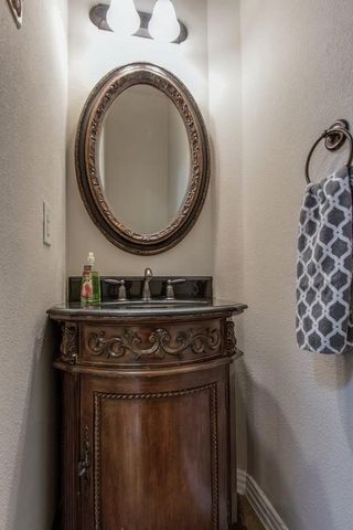 2470 Sunderland Lane, Lewisville, TX 75067