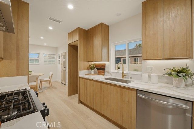 1111 W 98th Street, Los Angeles, CA 90044