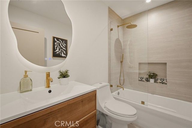 1111 W 98th Street, Los Angeles, CA 90044