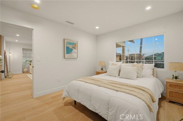 1111 W 98th Street, Los Angeles, CA 90044