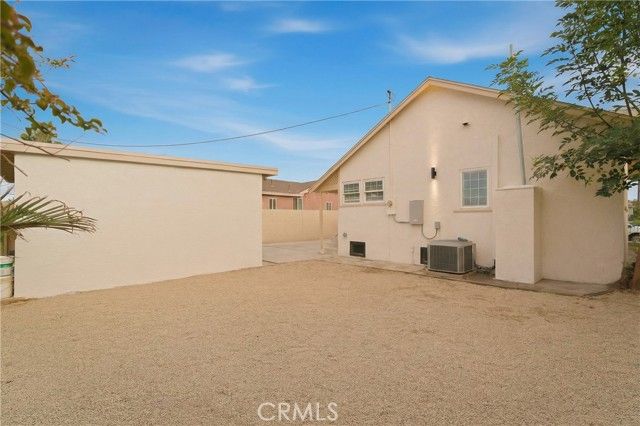 1111 W 98th Street, Los Angeles, CA 90044