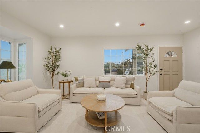 1111 W 98th Street, Los Angeles, CA 90044