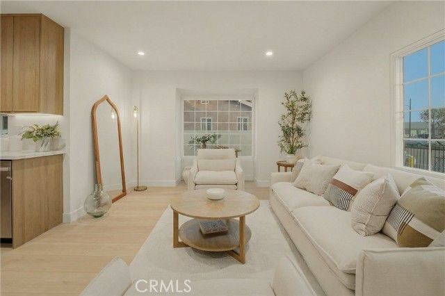 1111 W 98th Street, Los Angeles, CA 90044