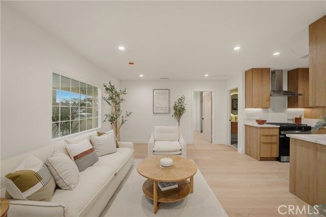 1111 W 98th Street, Los Angeles, CA 90044