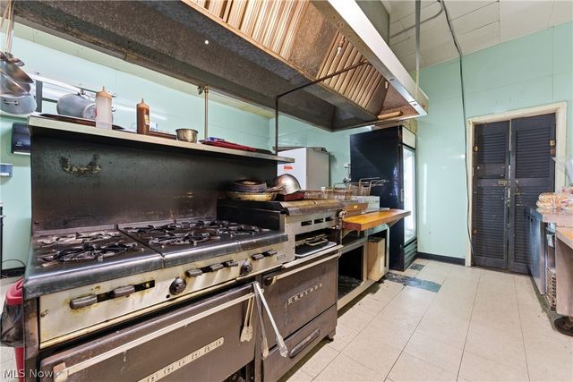 3013 Tuscarawas Street W, Canton, OH 44708