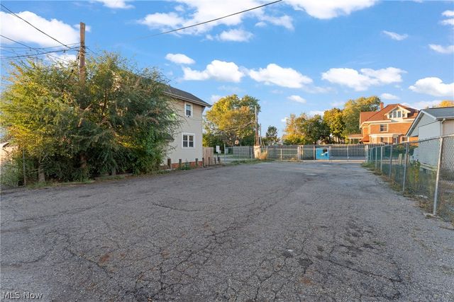 3013 Tuscarawas Street W, Canton, OH 44708
