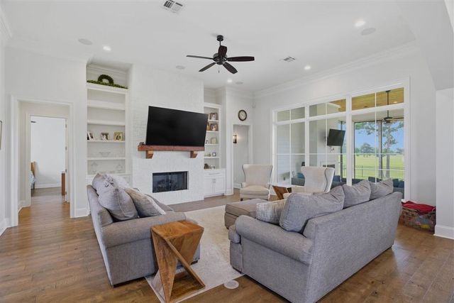 6415 White Oleander Circle E, Lake Charles, LA 70605
