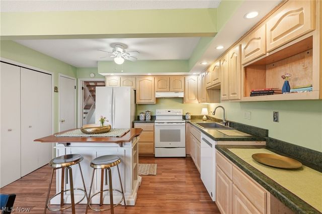 17650 Walnut Trail, Chagrin Falls, OH 44023
