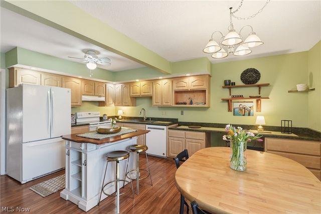17650 Walnut Trail, Chagrin Falls, OH 44023